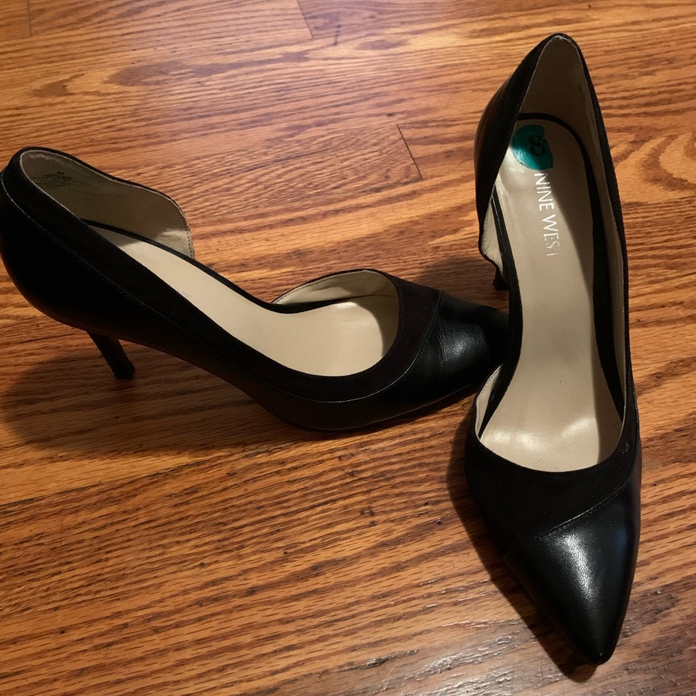Nine West sz 8 black suede and leather heel